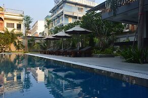 Holiday Hotel