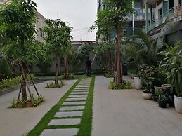 Holiday Hotel