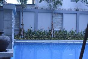 Holiday Hotel