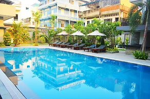 Holiday Hotel