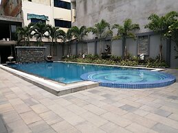 Holiday Hotel