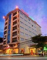 Holiday Hotel