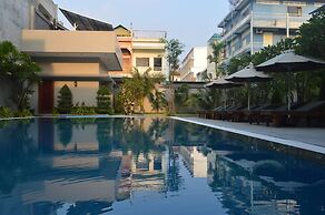 Holiday Hotel