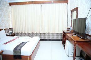Holiday Hotel
