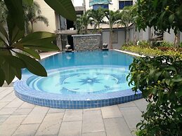 Holiday Hotel
