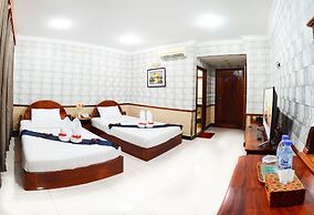 Holiday Hotel