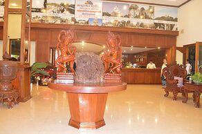 Holiday Hotel