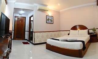 Holiday Hotel