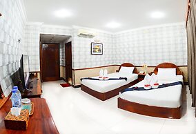 Holiday Hotel