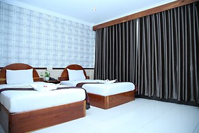 Holiday Hotel