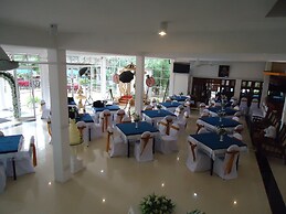 Palm Grove Holiday Inn