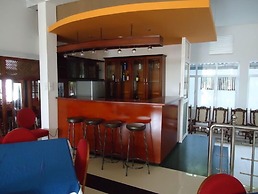 Palm Grove Holiday Inn