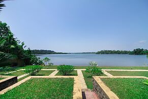 Kalla Bongo Lake Resort