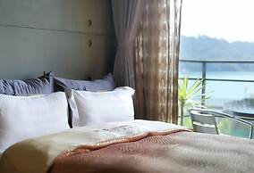 LakeView Homestay
