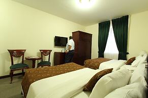 Hotel San Fernando Real