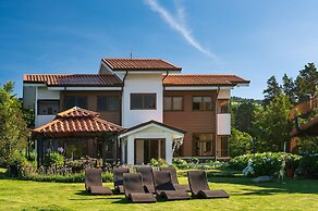 Altura Hotel
