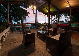 Altura Hotel