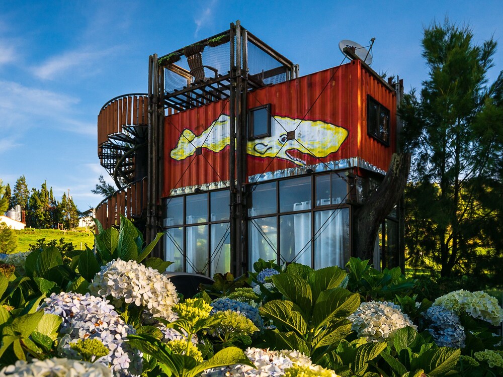 Altura Hotel