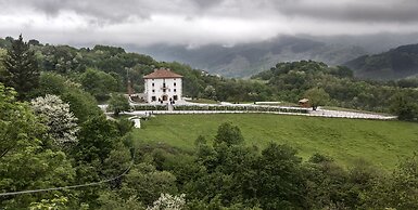 Palacio de Yrisarri by IrriSarri Land