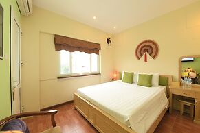 Holiday Lakeview Hotel