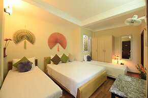 Holiday Lakeview Hotel