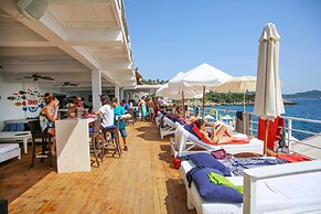 Nur Beach Hotel