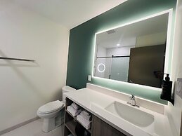 Pinewood Motor Inn