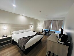 Pinewood Motor Inn