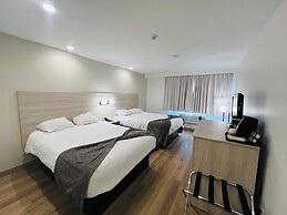 Pinewood Motor Inn