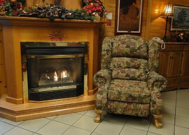 Pinewood Motor Inn