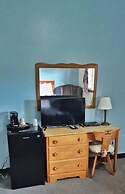 MacIver's Motel & Campground