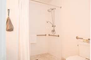 Qualicum Beach Inn