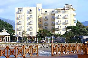 Art-Deco Beach Hotel