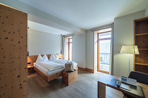 The Alpina Mountain Resort
