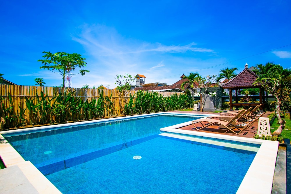 Sri Kandi Inn
