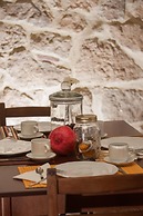 Polys Guest House