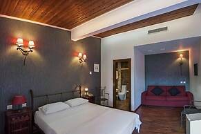 Polys Guest House