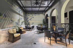 Decanter Hotel