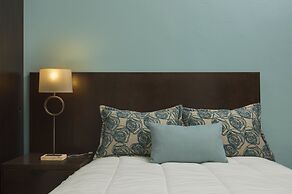 Decanter Hotel
