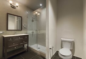 Decanter Hotel