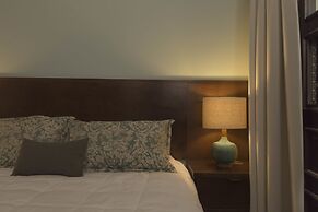Decanter Hotel