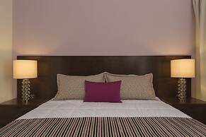 Decanter Hotel