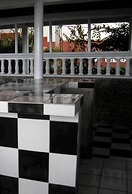 Symes Zee Villa