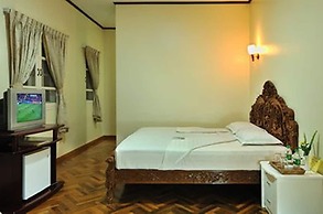Royal Reward Resort