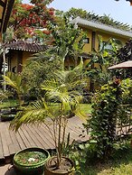 Thanakha Inle Hotel