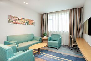 Holiday Inn Express Shanghai Zhenping by IHG