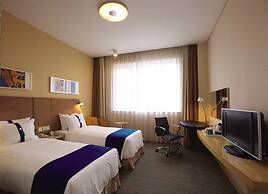 Holiday Inn Express Shanghai Zhenping by IHG