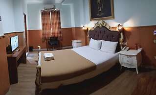 Grand Batik Inn