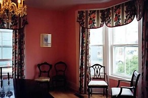 Fairmont House Bed & Breakfast
