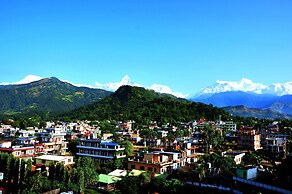 Hotel Crown Himalayas